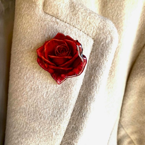 リアルな赤い薔薇のブローチ ブローチ Hinoki 通販｜Creema(クリーマ 