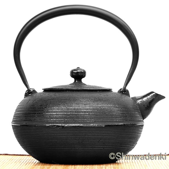 南部鐵器 鐵瓶 鐵壺 糸目 （黑色）1.5L 第1張的照片