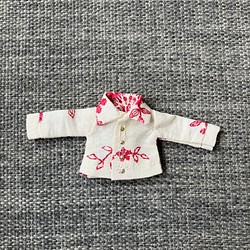 オビツ11 カフス付き花柄長袖シャツ　ベージュ×ボルドー 1枚目の画像
