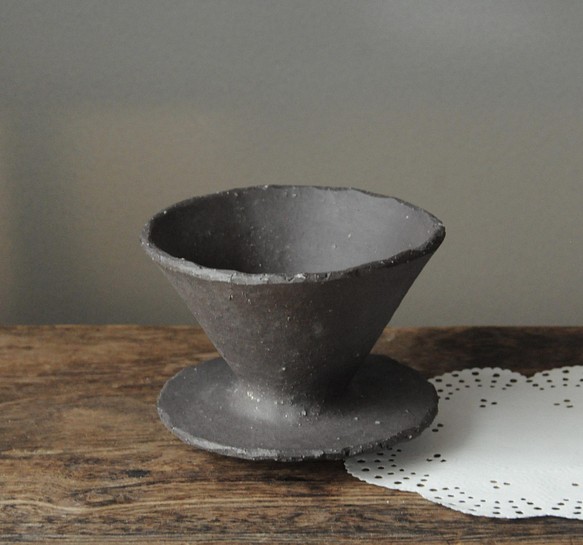 無釉陶器のコーヒードリッパー -黒- 1枚目の画像
