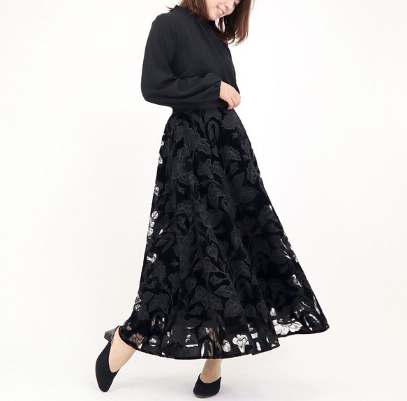 ♡再々入荷♡オパール刺繍ベロアロングスカート（ブラック） 1枚目の画像