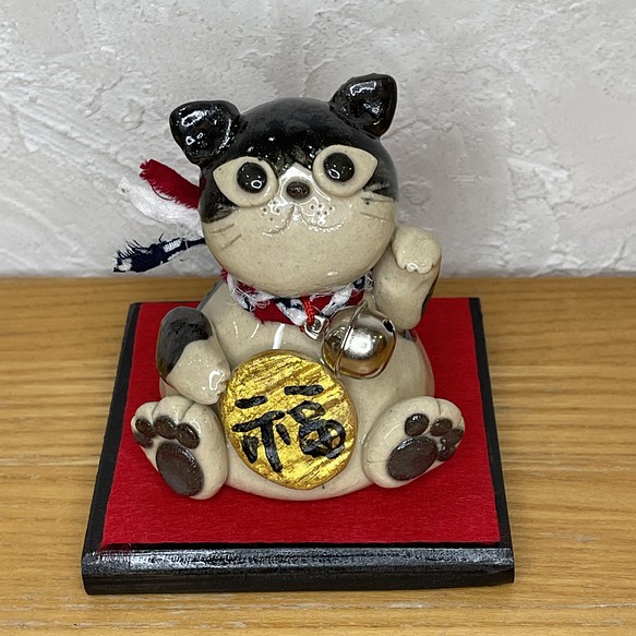 【福招きシリーズ②】富士額招き猫の置物　陶器　招き猫　白×黒　ネコ 1枚目の画像