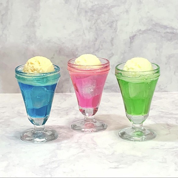 【純喫茶くりいま】ミニサイズクリームソーダ（ピンク）　食品サンプル　ミニチュア　65ｇ 1枚目の画像