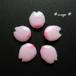 【選べるカラー】桜の花びらマグネット 1枚目の画像