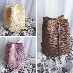 【内ポケット付】手編み 裾フリンジ マニラヘンプのスクエア巾着バッグ 1枚目の画像