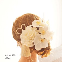 胡蝶蘭とダリアの和風髪飾り（白）　結婚式、成人式、卒業式などのお着物に合わせて♪ 1枚目の画像