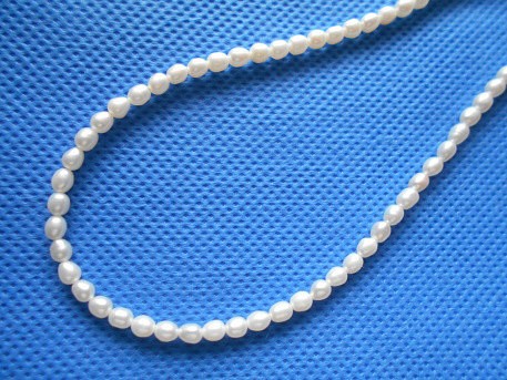 淡水真珠１連　丸　５ミリ 1枚目の画像
