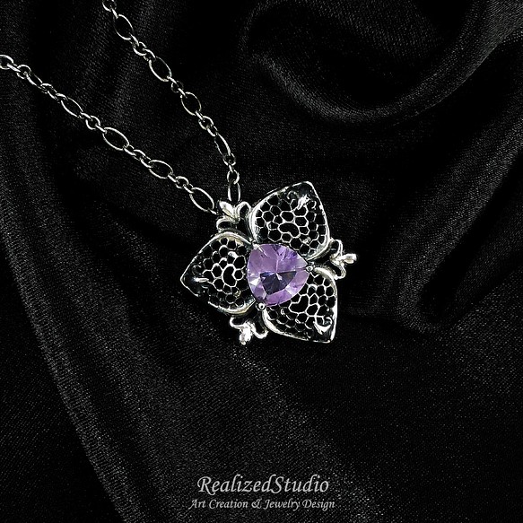 薰衣草紫水晶 鏤空蕾絲窗花925純銀墜飾 - 三瓣百合系列 第5張的照片