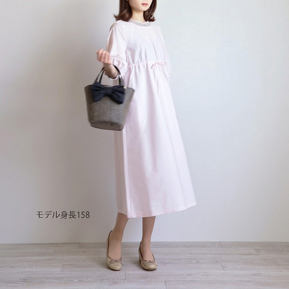 【大人穿的好看的夏裝！ ] 邊領腰部緞帶棉質連衣裙 [粉紅 x 灰褐色] 第3張的照片