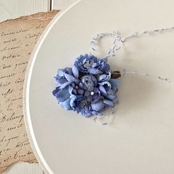 染め花のミニクリップ(パープル系ブルー) 1枚目の画像
