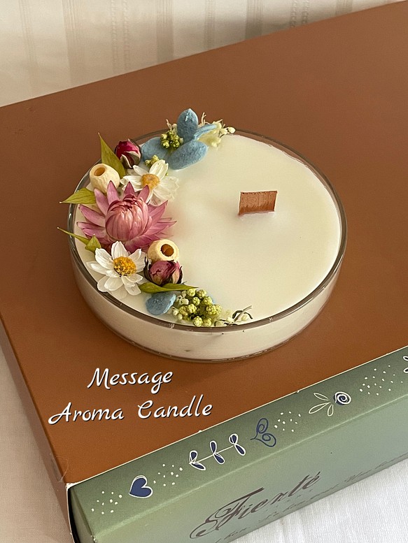 メッセージアロマキャンドル　“Happy Birthday “ラベンダーの香り 1枚目の画像