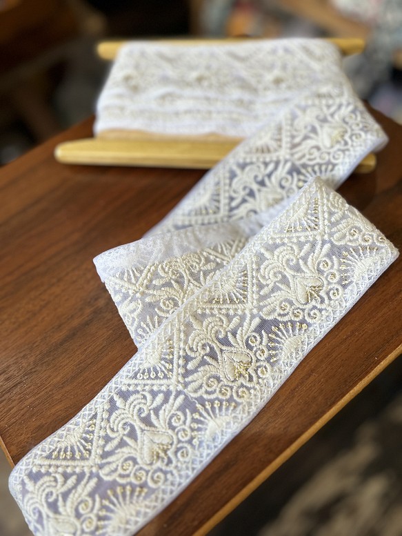 印度刺繡絲帶編織白色 65mm (22) 第1張的照片