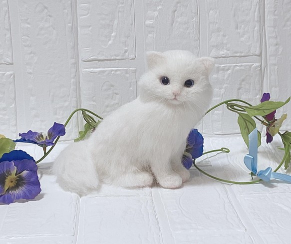 猫 羊毛フェルト猫 白猫 リアル猫 羊毛フェルト pon pon 通販｜Creema