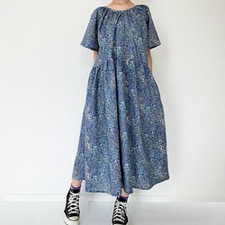 葉子短袖連衣裙 * 100% 棉 * 植物葉子圖案 * 植物 * 插肩袖 * 海軍藍 第1張的照片