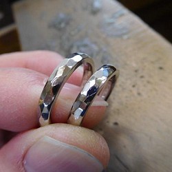 鍛造 結婚指輪 プラチナ1000 純プラチナ プラチナ999 槌目 甲丸 リング 幅3mm 鏡面 1枚目の画像