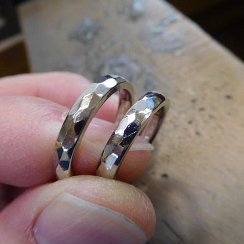 鍛造 結婚指輪 プラチナ1000 純プラチナ プラチナ999 槌目 甲丸 リング