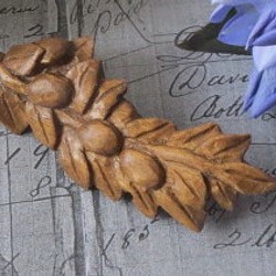 木彫りのブローチ★ナツメ葉っぱと実・大★材質榀の木・ｻｲｽﾞ約70x35㎜ 1枚目の画像