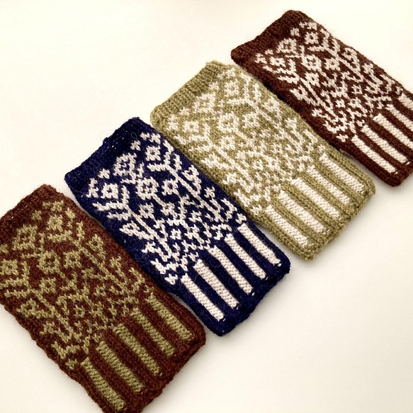 【アルパカ&メリノウール】北欧テイスト　草花模様の指なし手編みミトン　4色展開 1枚目の画像