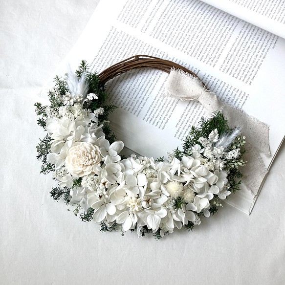 白い小花のホワイトリース 1枚目の画像