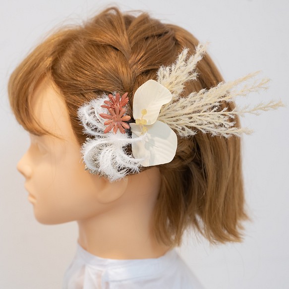【ボブやショートボブの花嫁様に】クレマチスシード・パンパスグラスのヘッドドレスB　秋冬のBOHOウェディングの髪飾り 1枚目の画像