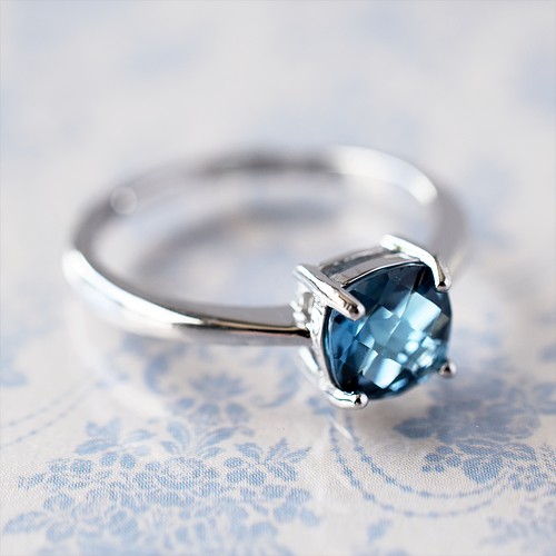 ロンドンブルートパーズ指輪、リング：青色、水、空、海、藍：四角
