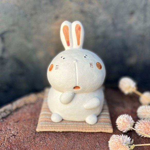 害羞兔（帶小墊子）O-216 ceramic /Rabbit/rabbit 第1張的照片