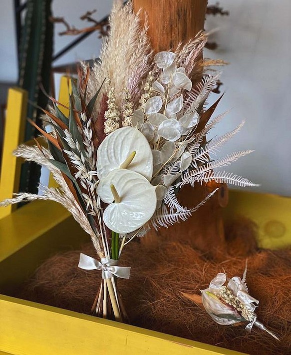 高品質 ドライフラワーアンスリウムと白のアーティシャルフラワーのブーケ結婚式 花 木の実 枝葉 果実ドライフラワー Www Ronatec Com Br