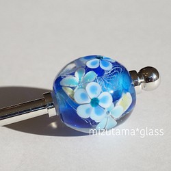 とんぼ玉かんざし〈レトロな花柄・青〉 1枚目の画像