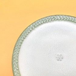 ローズマリー模様の五寸皿 くすみオリーブ 1枚目の画像
