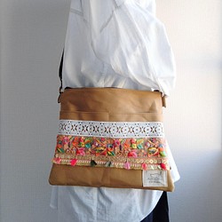刺繍リボンを使ったサコッシュ　倉敷帆布　11号　薄茶色　ブラウン　茶色　刺繍リボン　レース　akaneko 1枚目の画像