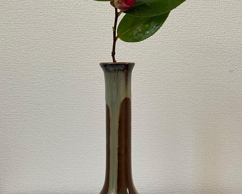 【花瓶】【送料無料】鶴首花瓶 手作陶芸 飴釉 一輪挿し シック