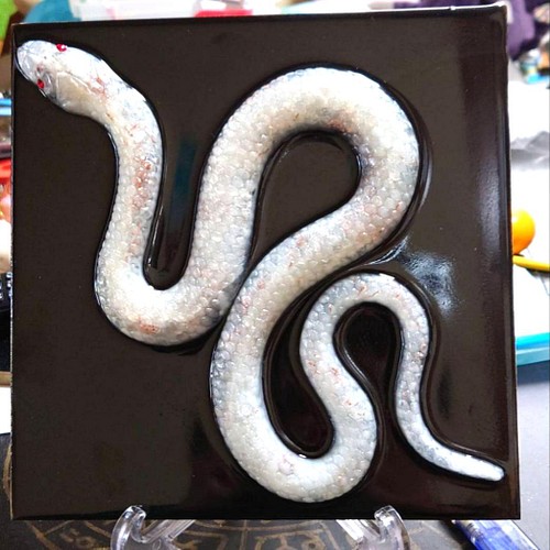 蛇の抜け殻一本入りアルビノ、白蛇様オルゴナイトアート 立体 
