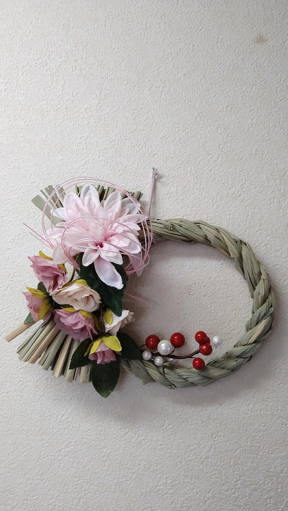 【sale】ピンクのダリアとローズのしめ縄飾り お正月飾り 1枚目の画像