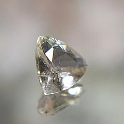 シンハライト 0.36ｃｔ ☆2812 Ω