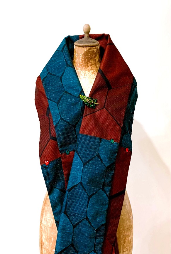スカーフNo.301*歡沁*日本古董布黑底紅綠撞色六角幾何龜甲紋圍巾 披肩 第1張的照片