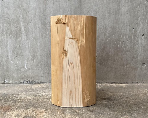 ヒノキの切り株の置物 (４面カット太鼓挽き) スツール 丸太椅子 オブジェ フラワーディスプレイ サイドテーブル
