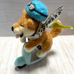 スクーターでおでかけ柴犬ちゃん(赤柴)羊毛フェルト 1枚目の画像
