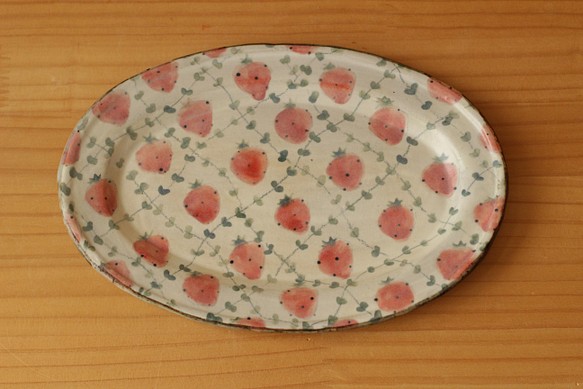經典草莓粉橢圓形邊緣盤。 第1張的照片