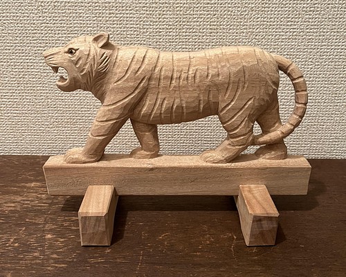 虎の置物　令和4年(2022年)寅年　木彫り彫刻
