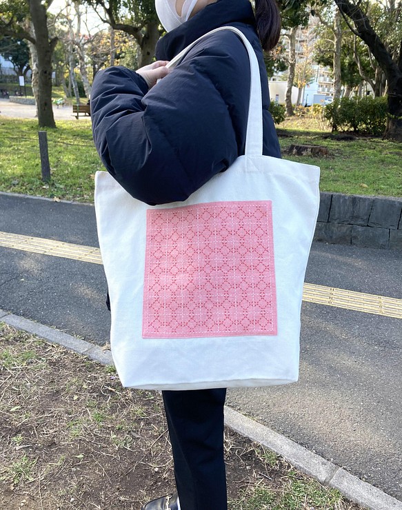 受注制作 刺し子トートバッグl 刺繍 キャンバス 大きめ 肩がけ ショルダー 旅行バッグ エコバッグ マチ付き トートバッグ Radhouse 通販 Creema クリーマ ハンドメイド 手作り クラフト作品の販売サイト