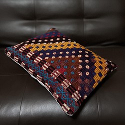 カラフルな刺繍が魅力！クッションカバー　トルコ　手織りヴィンテージキリム　723 1枚目の画像