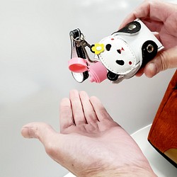 パンダの消毒液ホルダーとキーホルダーのペアセット【反射板付き】 1枚目の画像