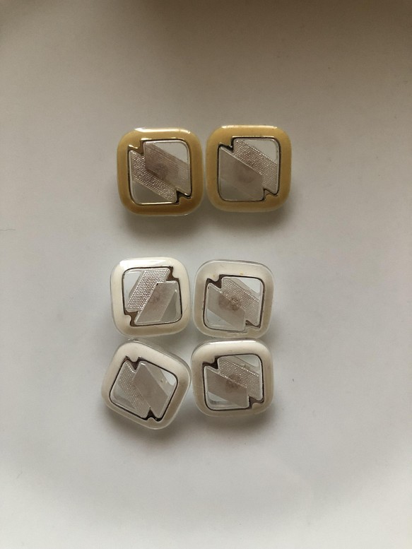アンティーク ボタン 6個セット ビンテージ 昭和 レトロ 個性的 ハンドメイド素材 白　黄色　ホワイト　ポップ アクセ 1枚目の画像