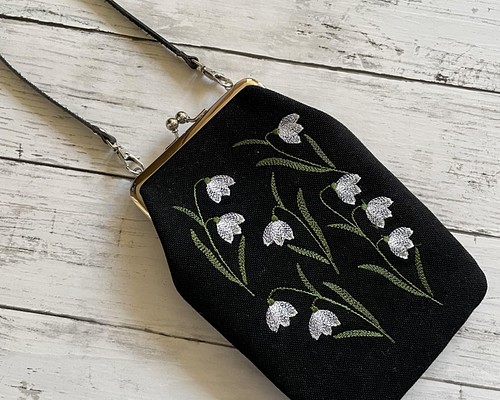 革ストラップ付 スノーフレーク刺繍 がま口型 スマホポーチ