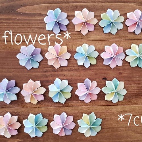 折り紙 グラデーションの淡い5色 立体の花飾り 7cm(園・施設の壁面飾り