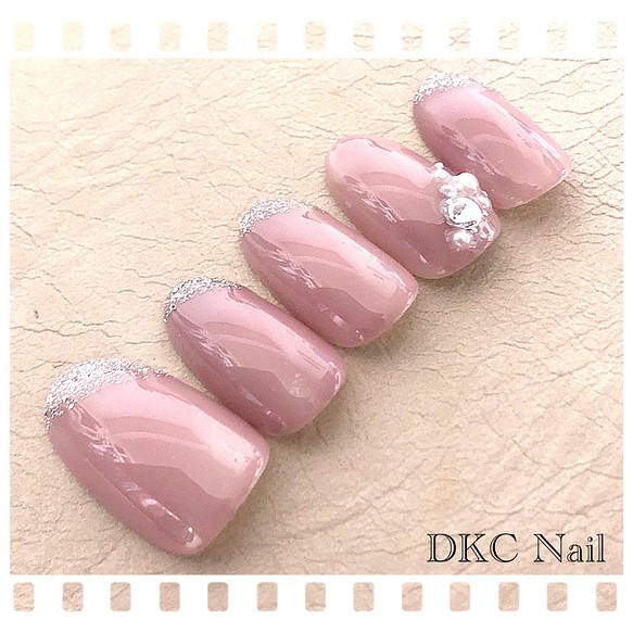 No 001 ネイルチップ シンプル ワンカラー ラメフレンチ ブライダル くすみピンク ネイルチップ ネイルシール Dkc Nail 通販 Creema クリーマ ハンドメイド 手作り クラフト作品の販売サイト