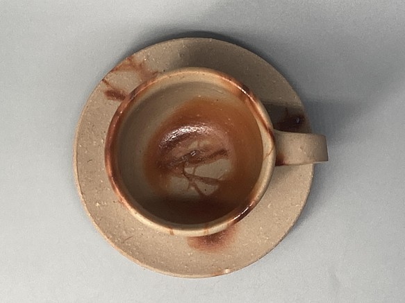 備前焼　コーヒーカップ・ソーサー　緋襷　紙箱入り 4枚目の画像