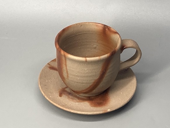 備前焼　コーヒーカップ・ソーサー　緋襷　紙箱入り 3枚目の画像