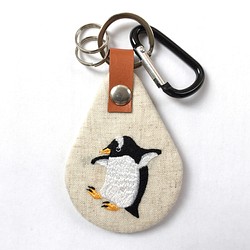 ジェンツーペンギンの刺繍キーホルダー 1枚目の画像