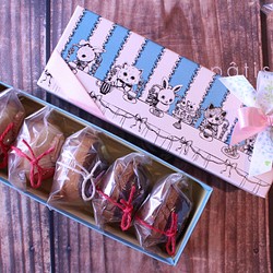 プレゼントに☆数量限定☆季節のケーキ3種5個入りBOX☆カカオ・ラムレーズン・りんご 1枚目の画像